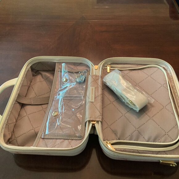COPY - Never used, cream colored/marbled toiletry and jewelry travel bag - Picture 4 of 4